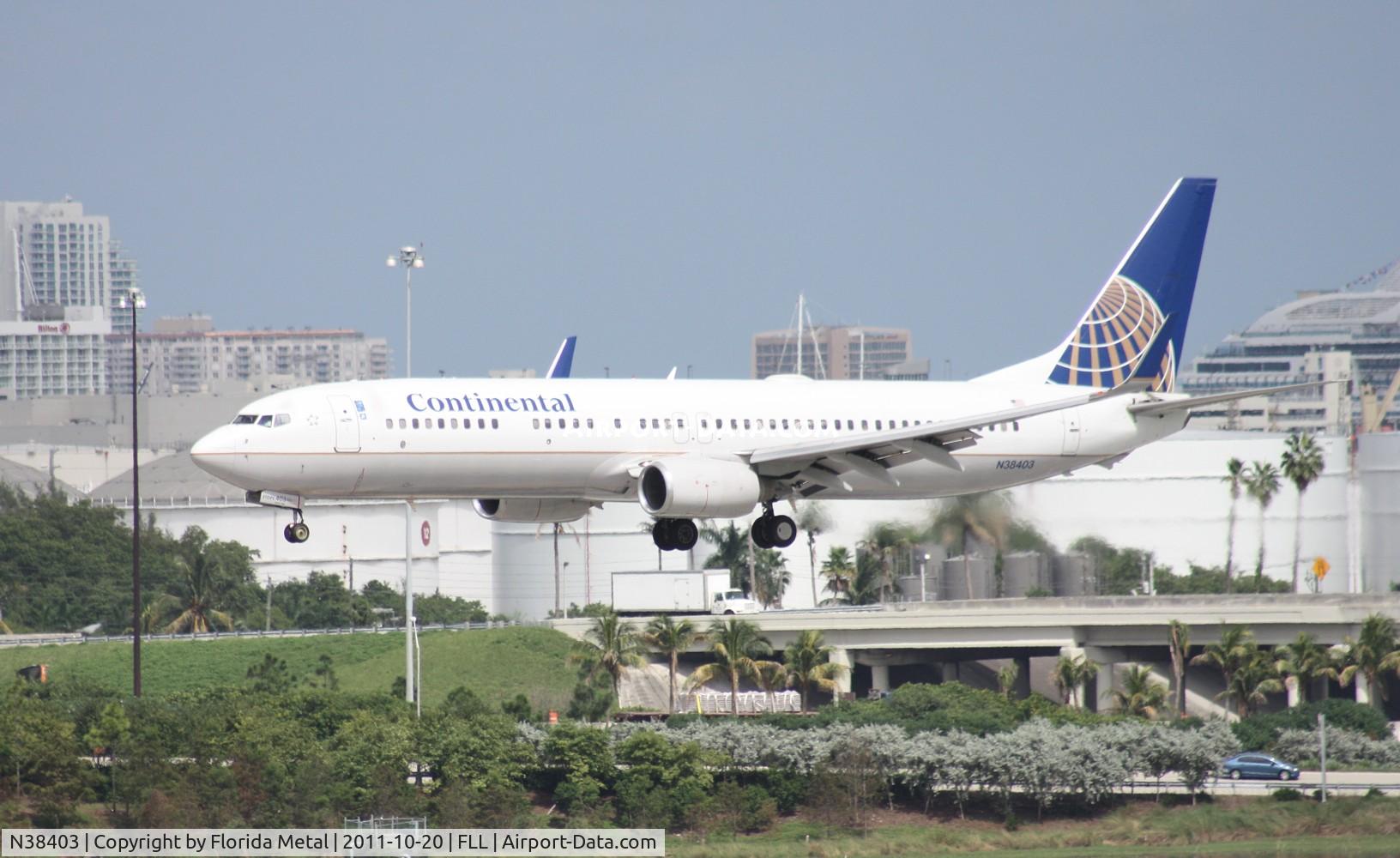 N38403, 2001 Boeing 737-924 C/N 30120, Continental 737