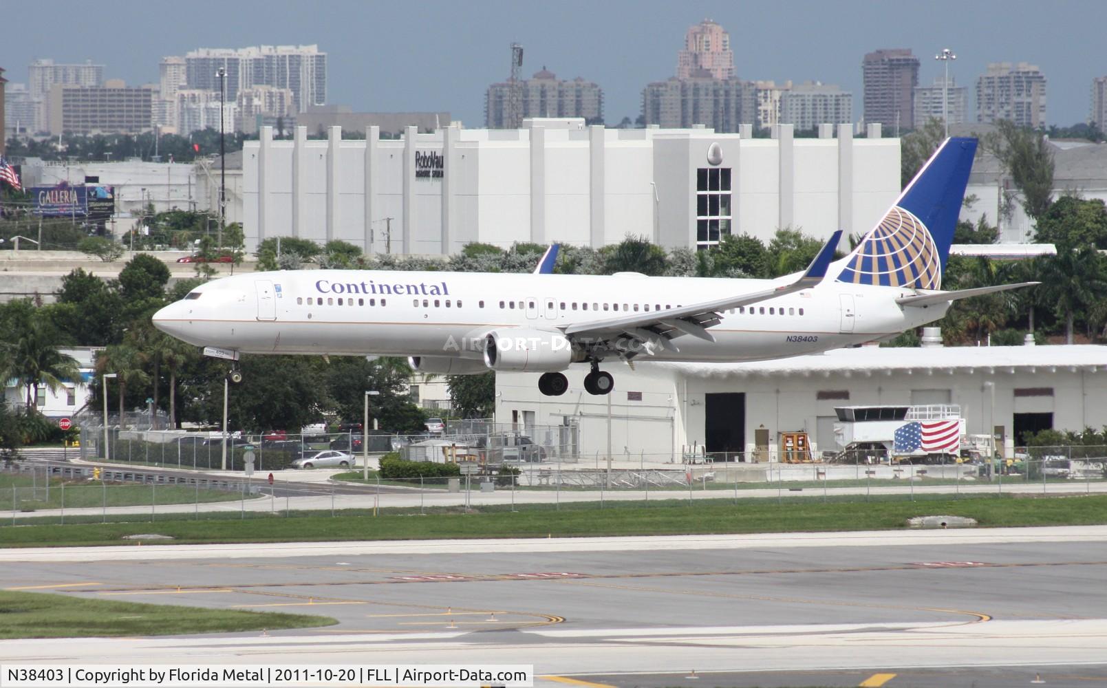 N38403, 2001 Boeing 737-924 C/N 30120, Continental 737