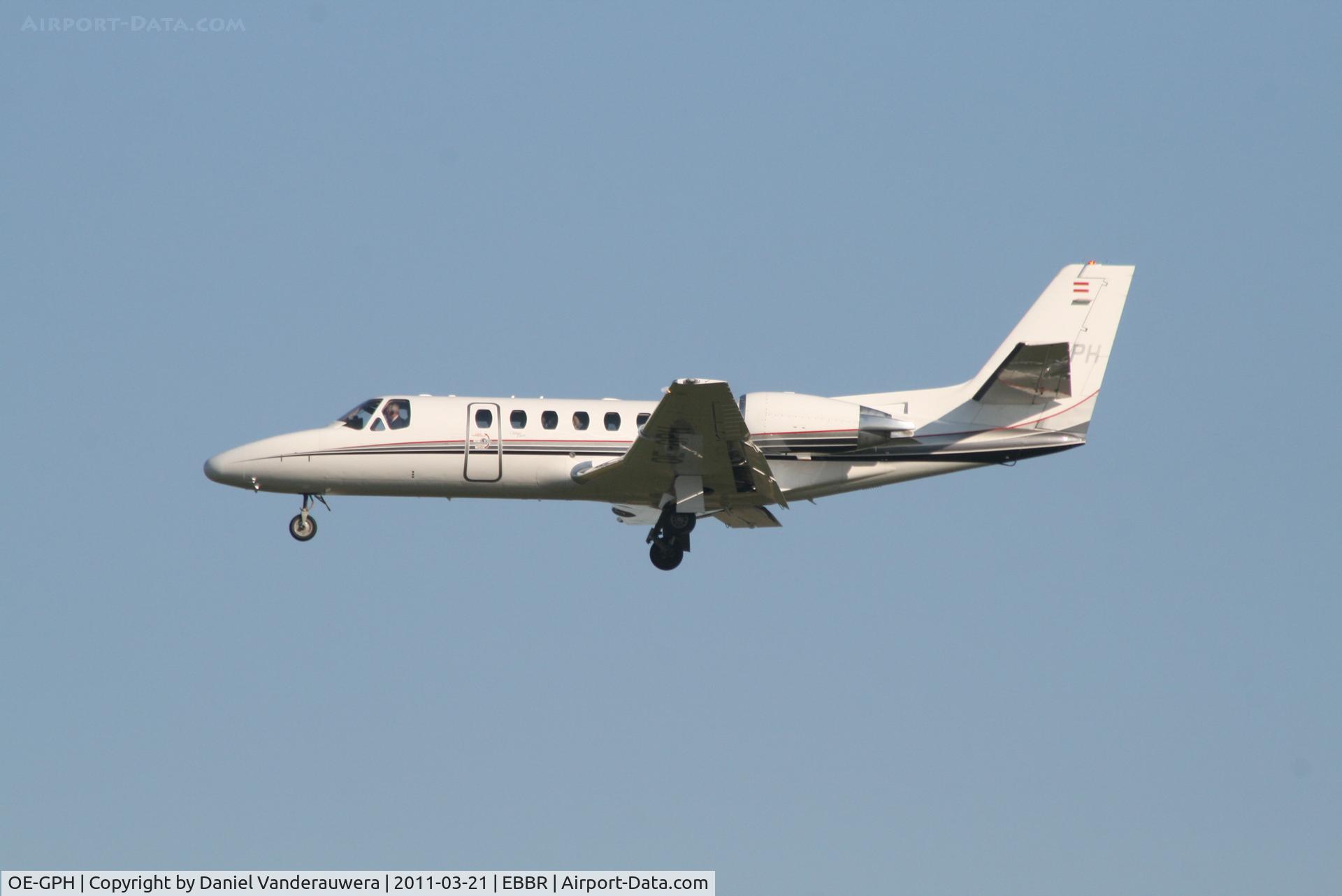 OE-GPH, 2001 Cessna 560 Citation Encore C/N 560-0590, Arrival to RWY 25L
