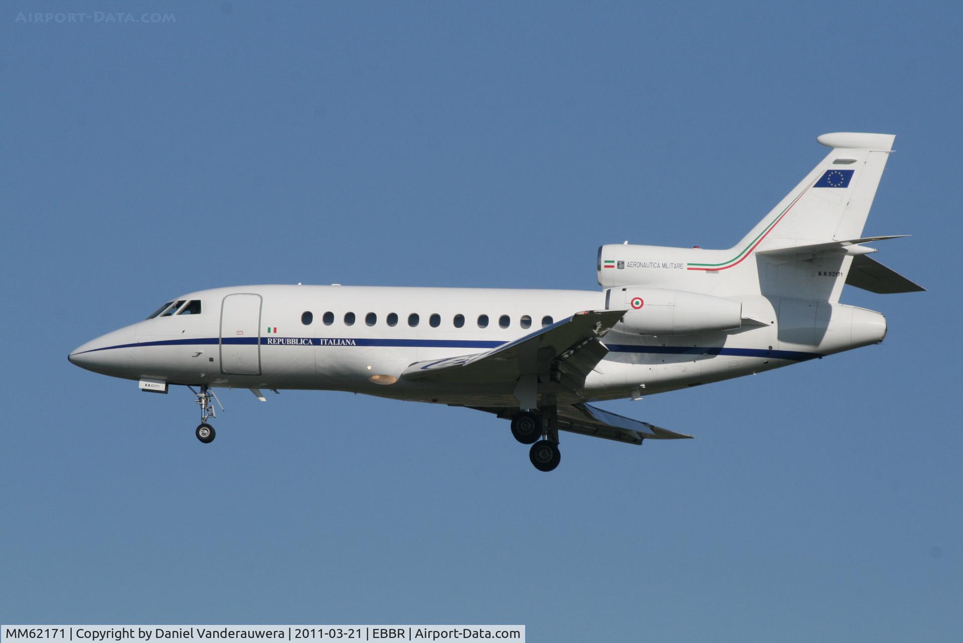 MM62171, 1999 Dassault Falcon 900EX C/N 045, Arrival to RWY 25L