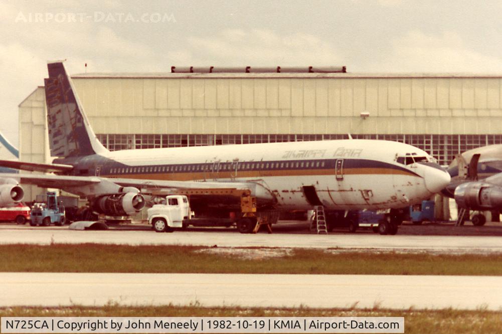 N725CA, 1959 Boeing 707-321 C/N 17603, Stored at KMIA. Faded Bangladesh Biman titles are visible on the upper fuselage.