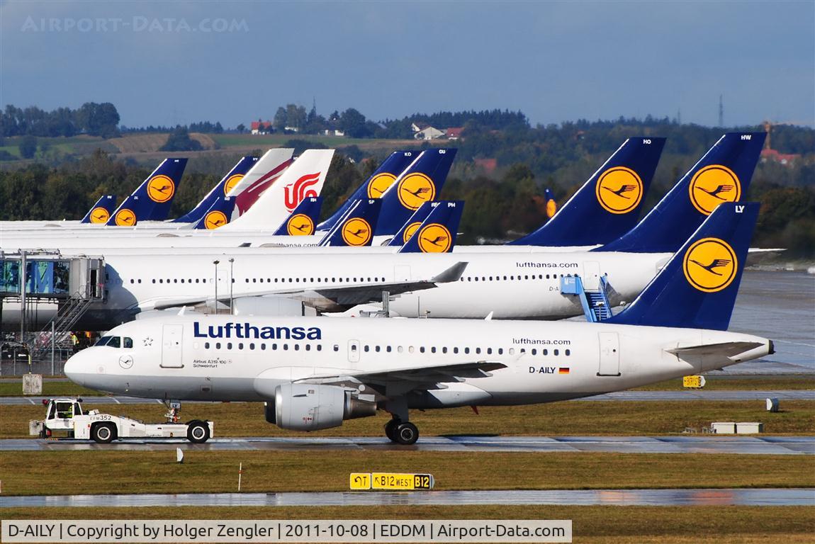 D-AILY, 1998 Airbus A319-114 C/N 875, Pretty colored bunch of Lufthansas.....