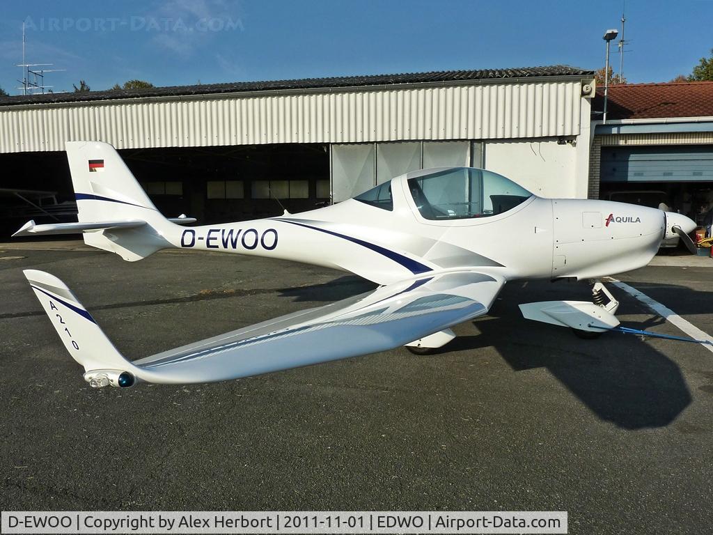 D-EWOO, Aquila A210 (AT01) C/N AT01-208, [Kodak Z812IS]