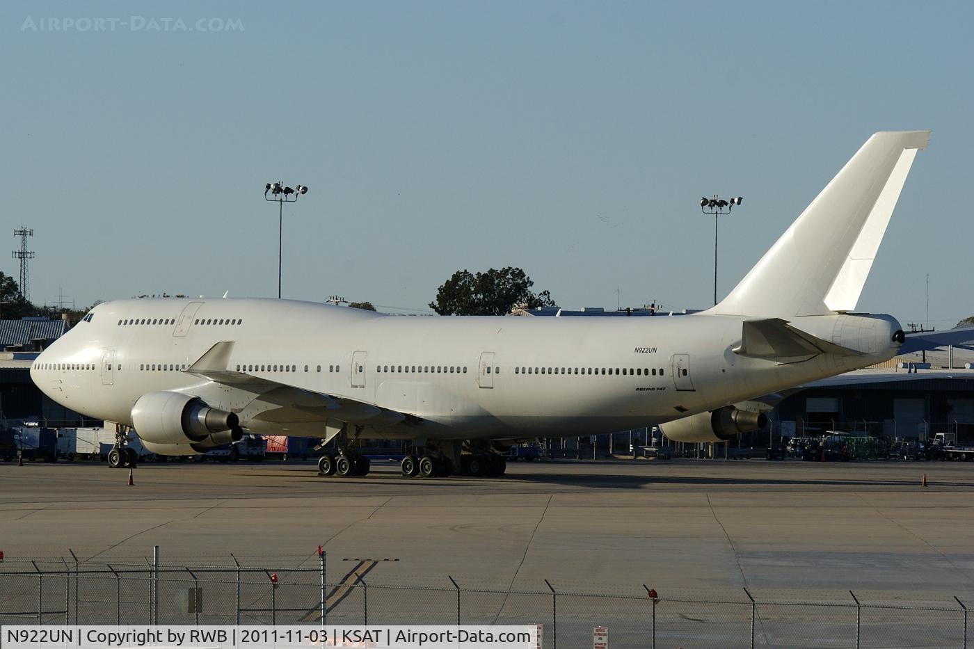 N922UN, 2001 Boeing 747-446 C/N 27646, Parked at west cargo