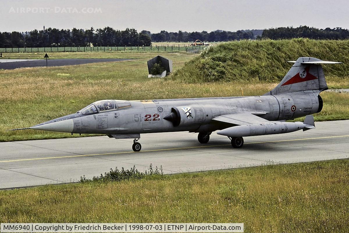 MM6940, Aeritalia F-104S-ASA-M Starfighter C/N 1240, taxying to the active