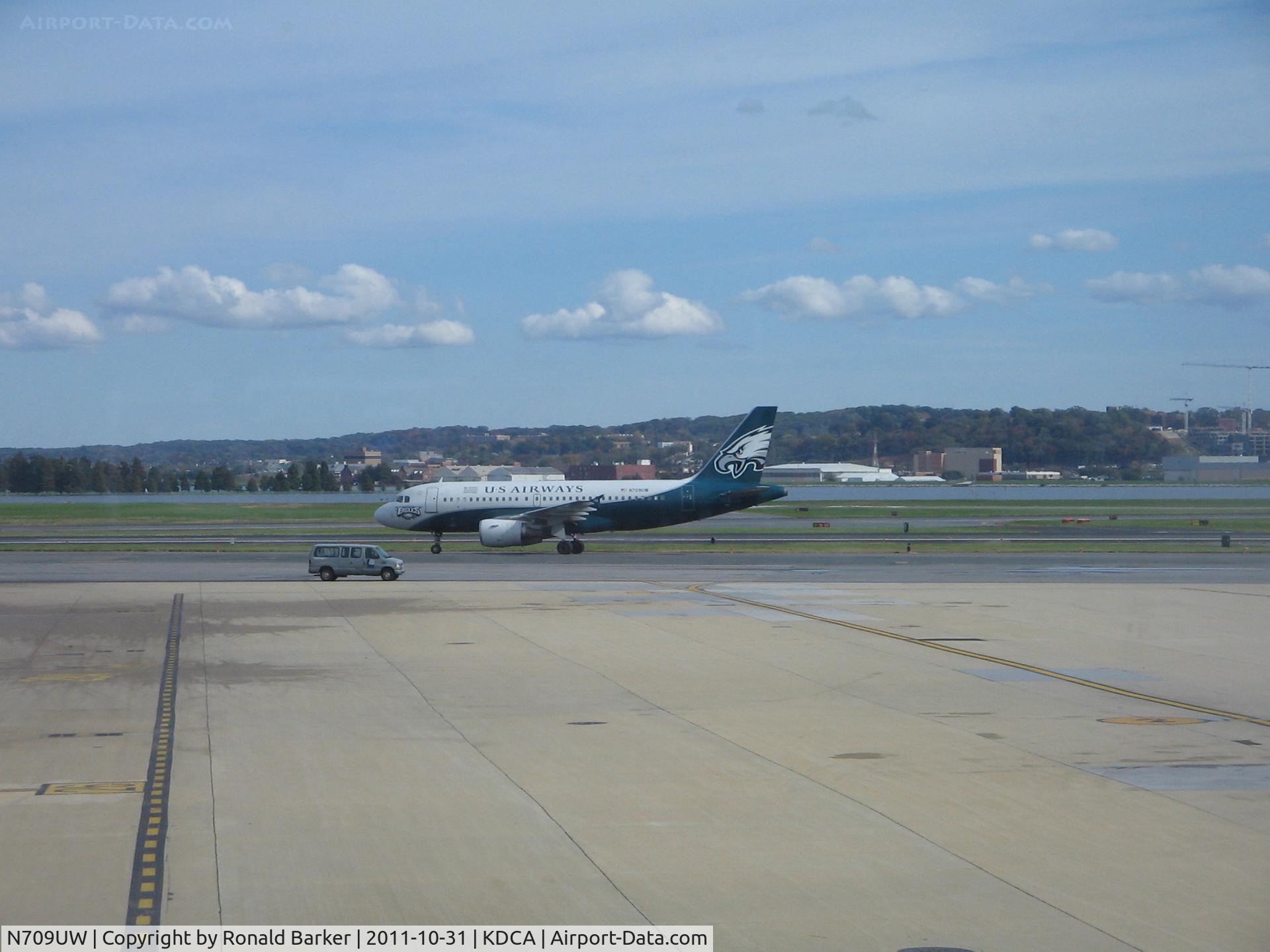 N709UW, 1999 Airbus A319-112 C/N 0997, DCA, VA