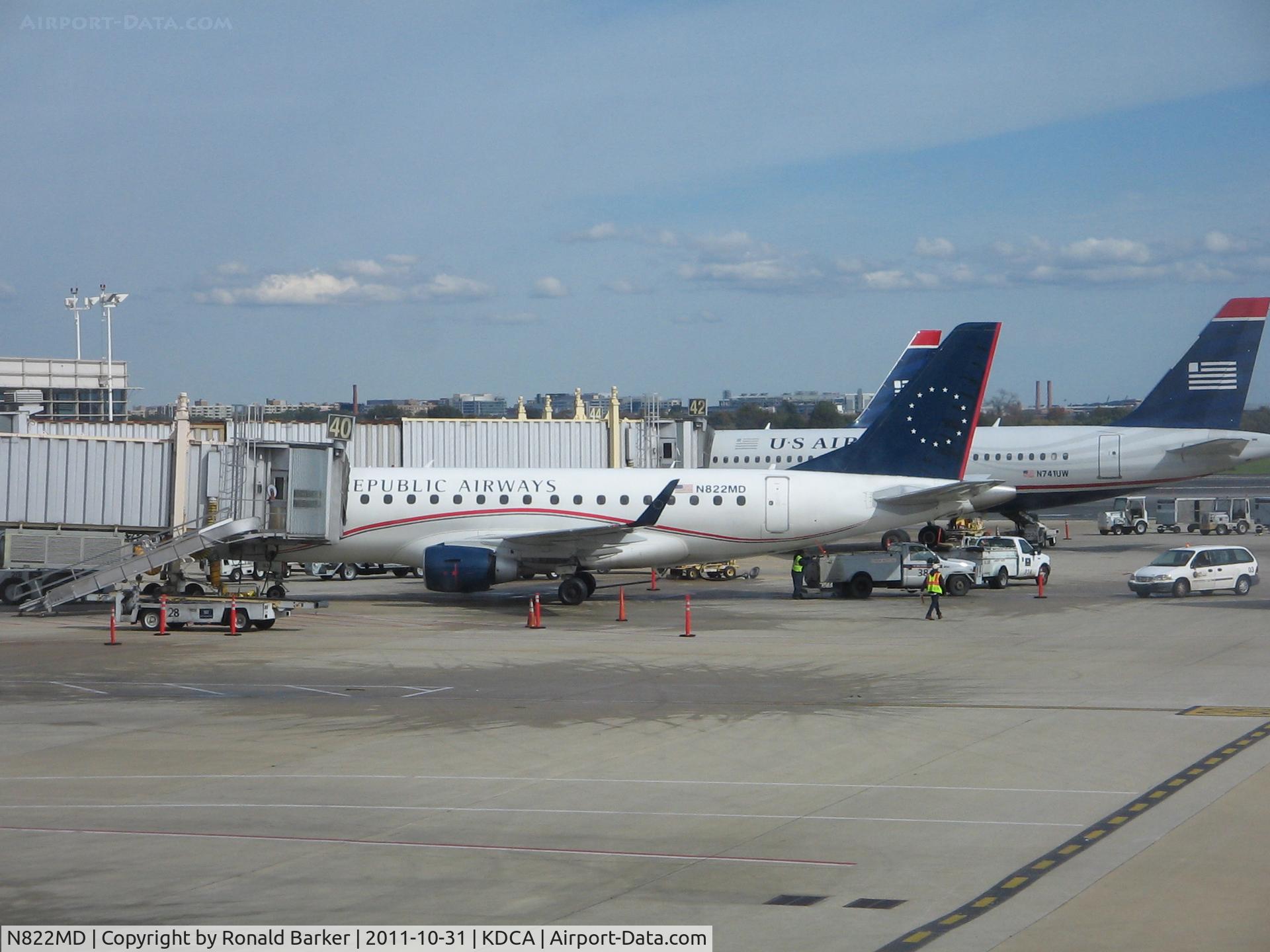 N822MD, 2004 Embraer 170SU (ERJ-170-100SU) C/N 17000043, DCA, VA
