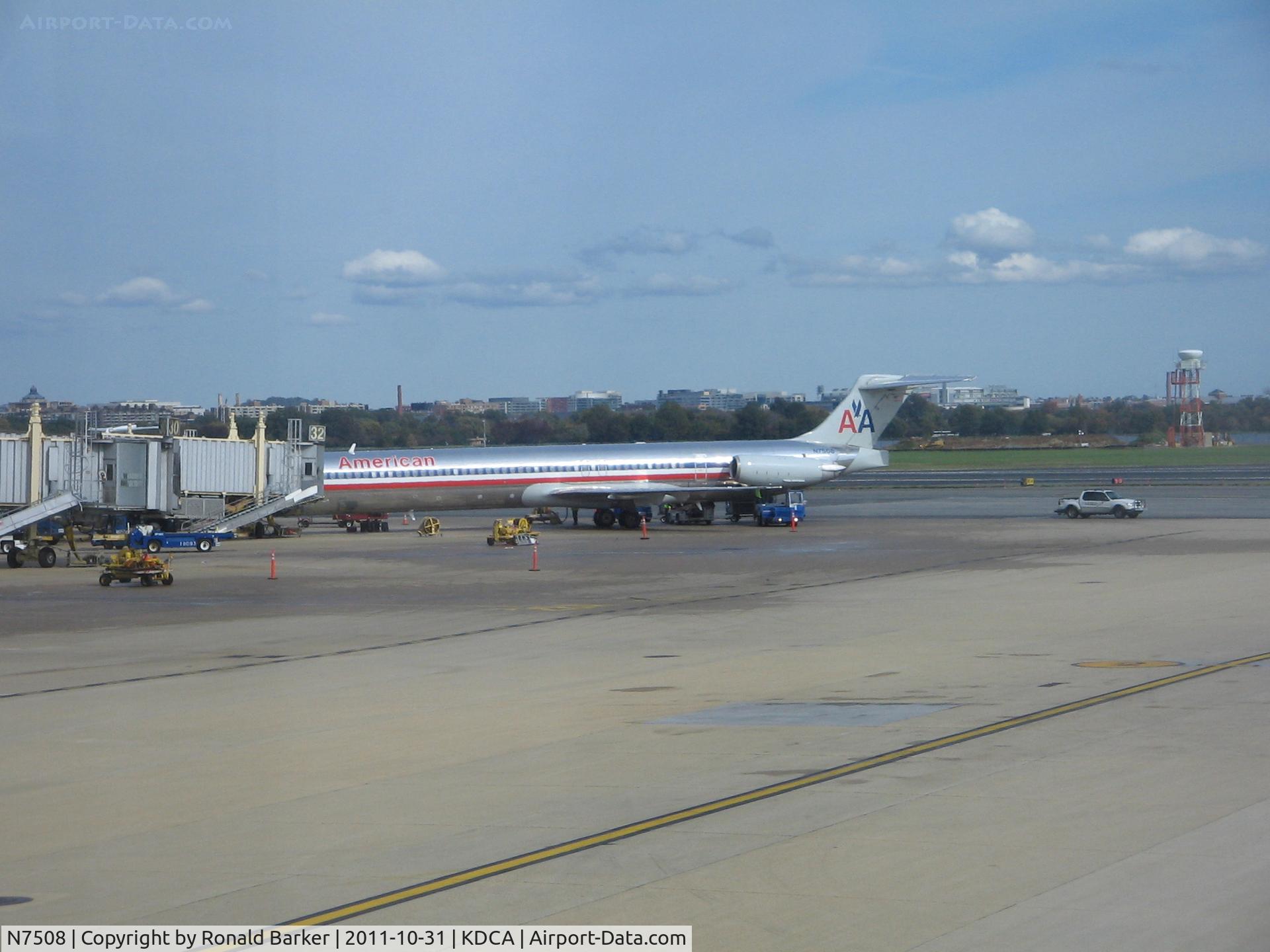 N7508, 1989 McDonnell Douglas MD-82 (DC-9-82) C/N 49802, DCA, VA