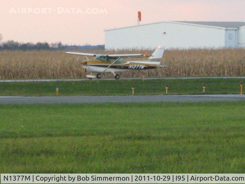 N1377M, 1972 Cessna 172L C/N 17260577, Departing Kenton, Ohio.