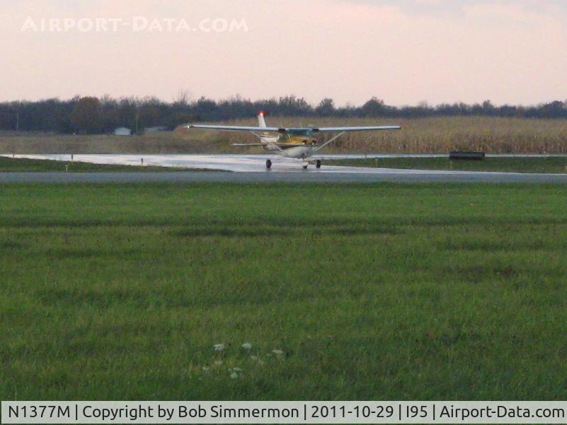 N1377M, 1972 Cessna 172L C/N 17260577, Departing Kenton, Ohio