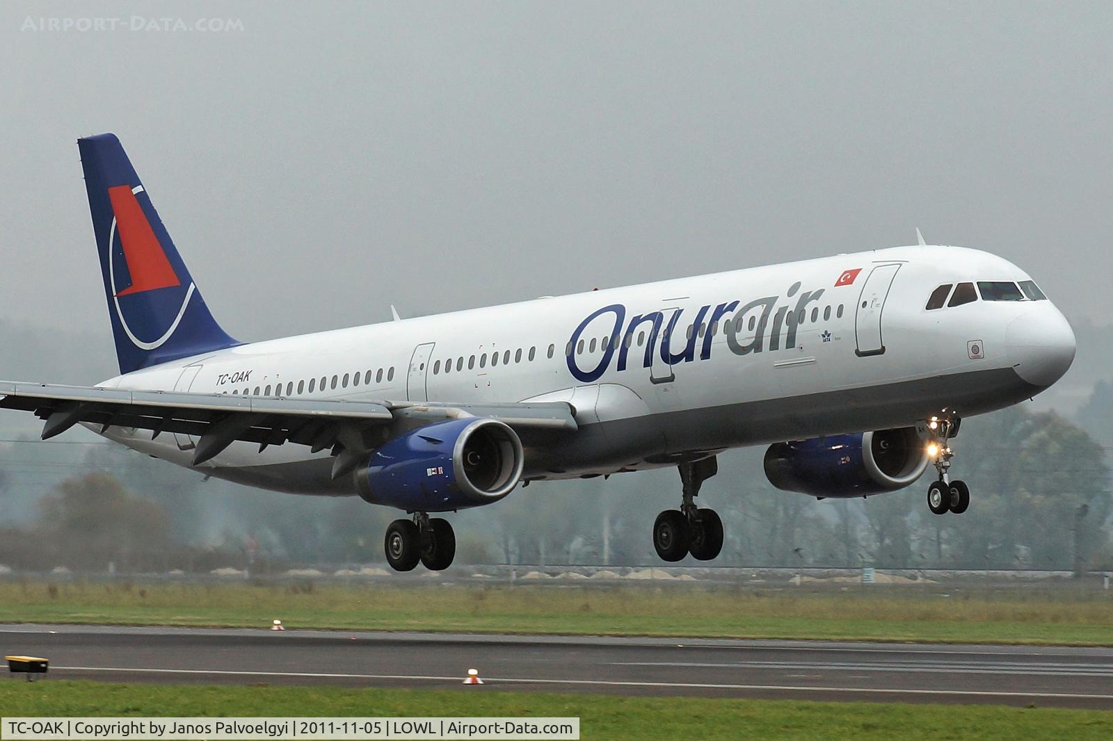TC-OAK, 1999 Airbus A321-231 C/N 954, Onur Air Airbus A321-231 final approach to RWY 08 LOWL/LNZ
