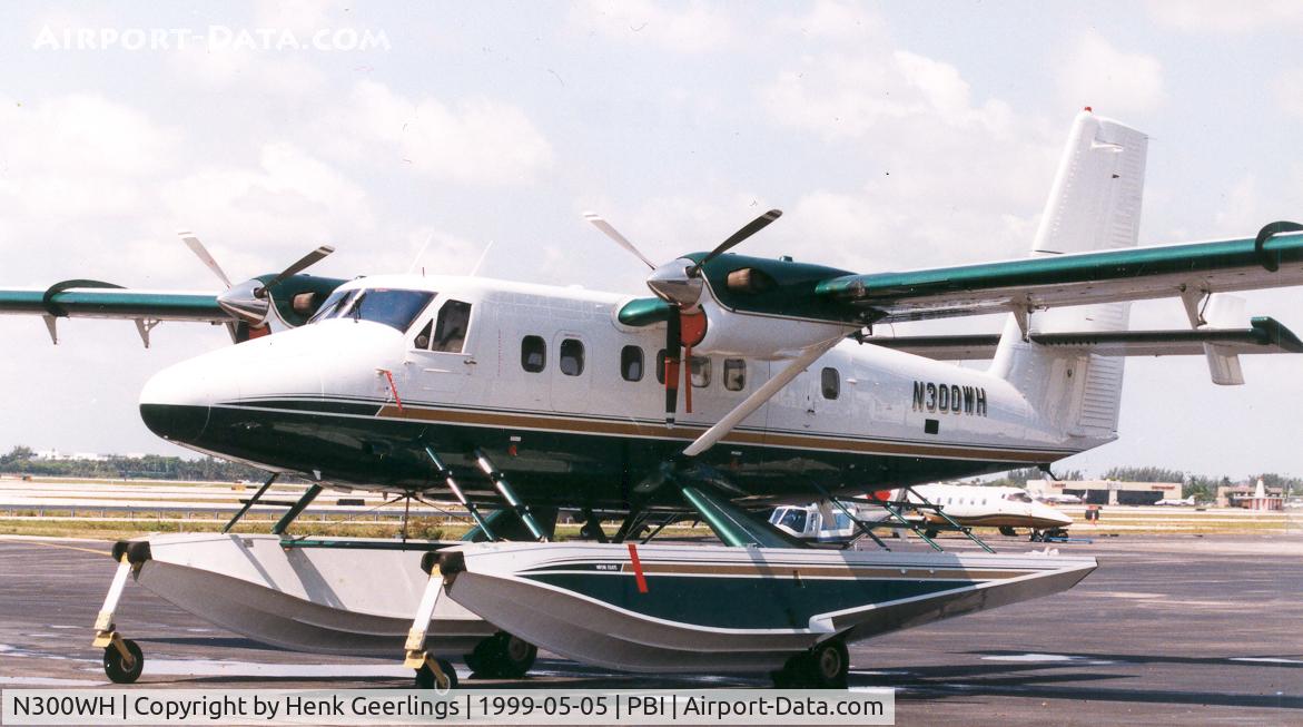 N300WH, 1979 De Havilland Canada DHC-6-300 Twin Otter C/N 647, Twin Otter on floats