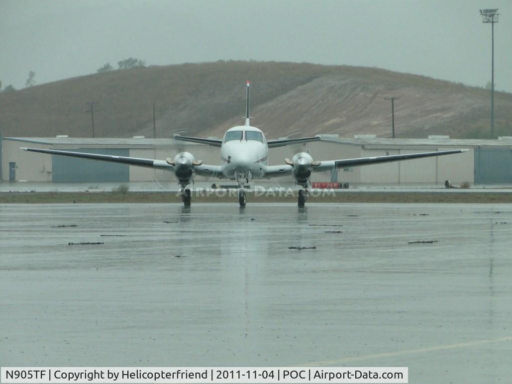 N905TF, 1972 Beech E90 King Air C/N LW-6, Setting in transient parking, passenger getting ready to get out and retrieve something from another ship