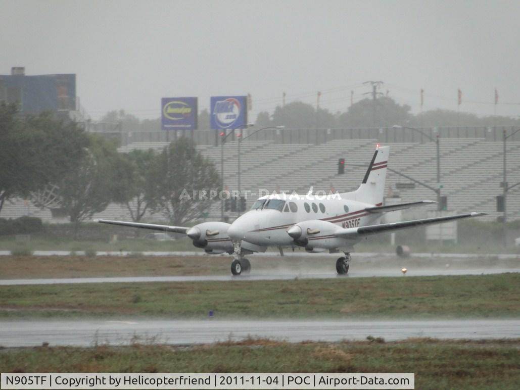 N905TF, 1972 Beech E90 King Air C/N LW-6, Heading west on runway 26L in the rain