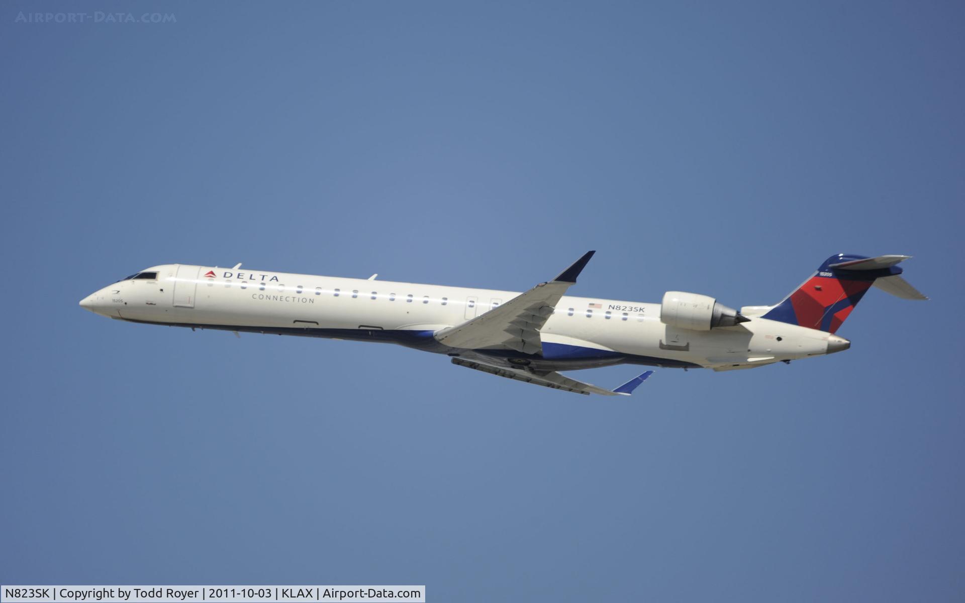N823SK, 2008 Bombardier CRJ-900ER (CL-600-2D24) C/N 15205, Departing LAX