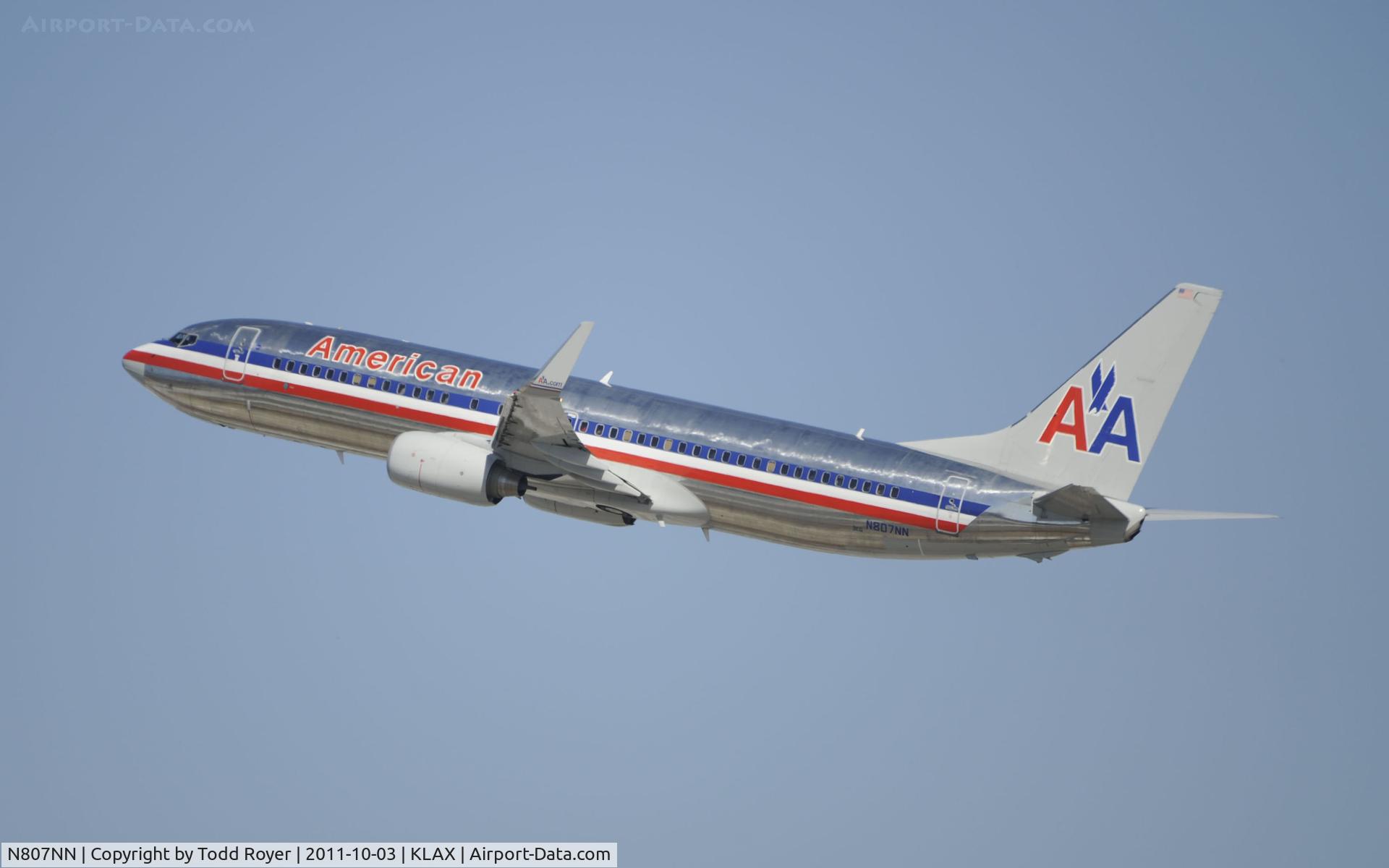 N807NN, 2009 Boeing 737-823 C/N 31077, Departing LAX