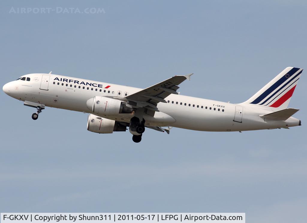 F-GKXV, 2009 Airbus A320-214 C/N 4084, On take off...