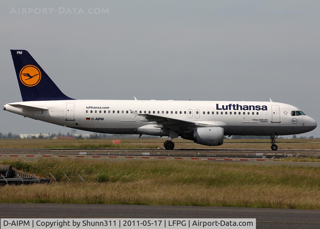 D-AIPM, 1990 Airbus A320-211 C/N 104, Taxiing to the Terminal...
