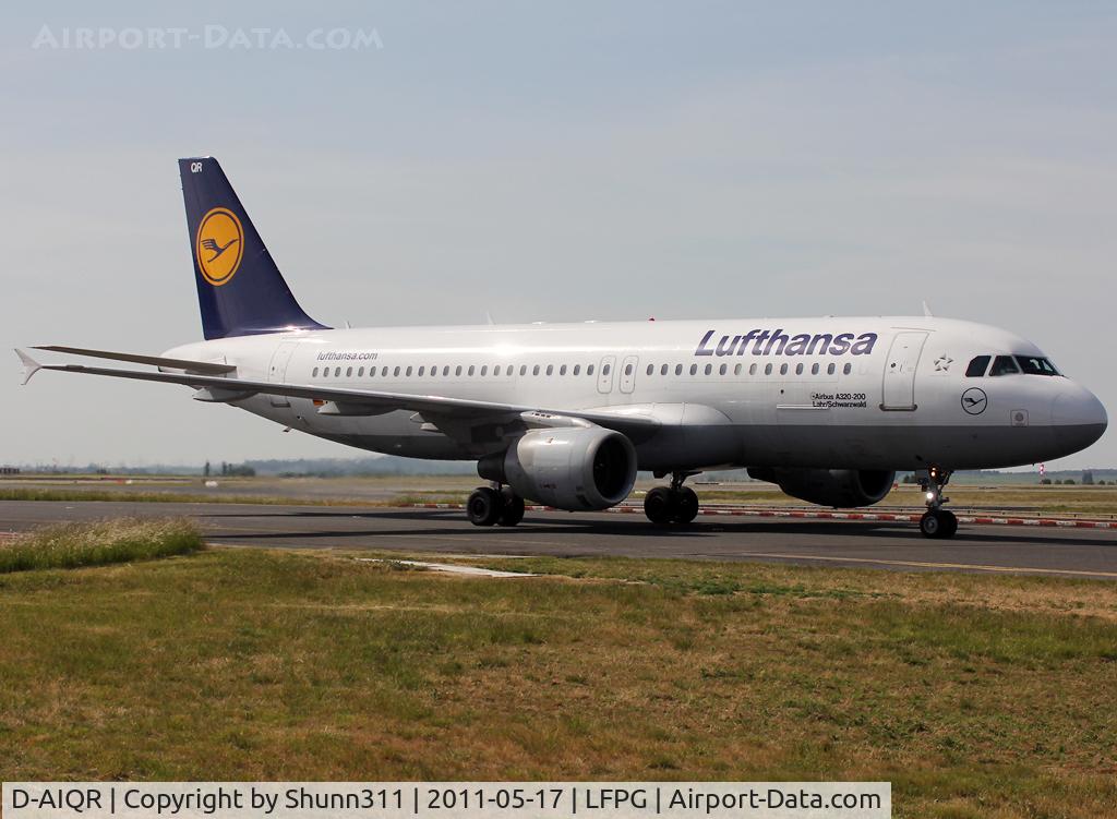 D-AIQR, 1992 Airbus A320-211 C/N 382, Taxiing to the Terminal...