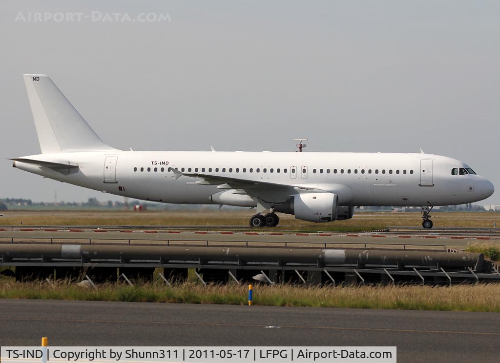 TS-IND, 1992 Airbus A320-212 C/N 348, Taxiing to the Terminal in all white c/s... back from Lybian Arab Airlines lease...