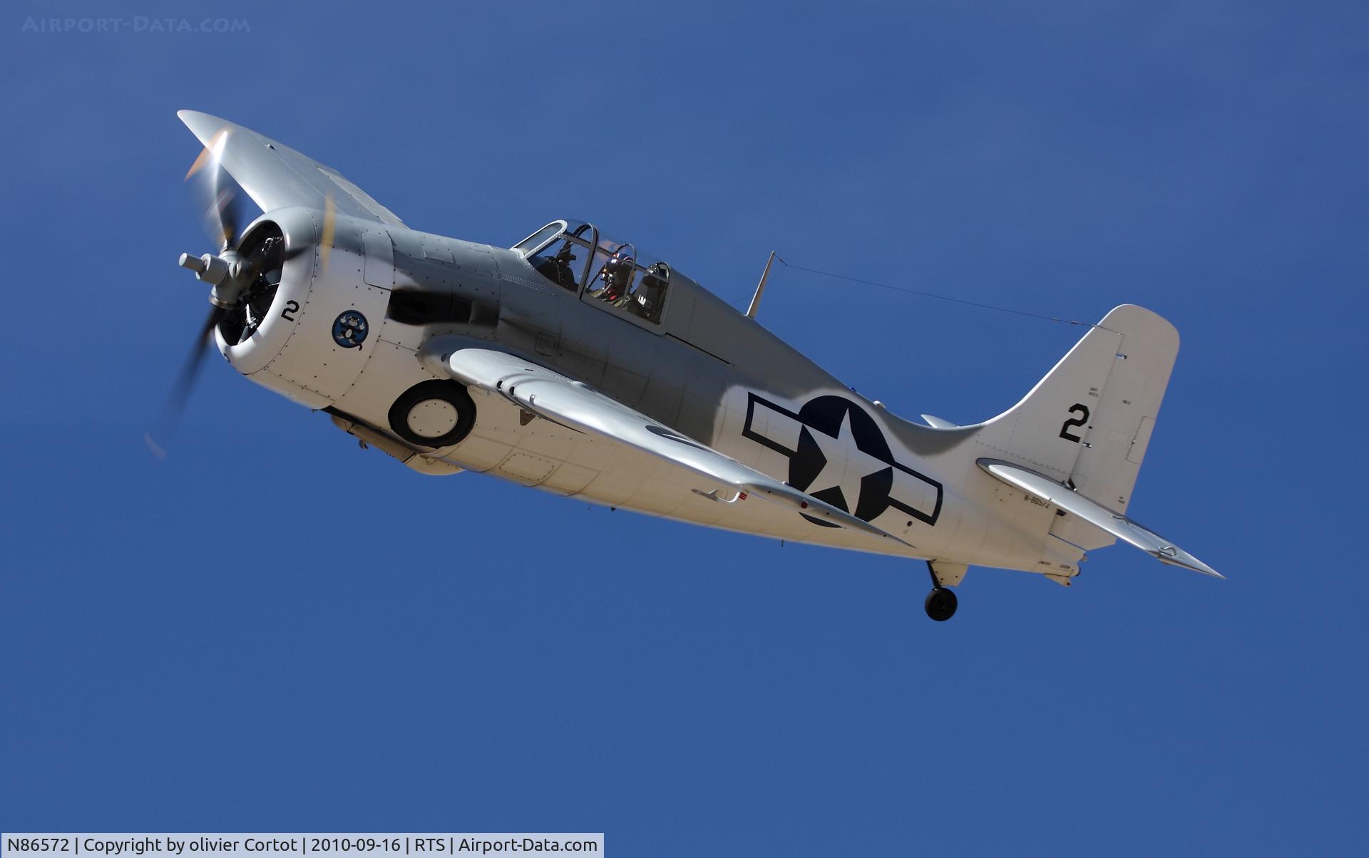 N86572, General Motors (Grumman) FM-2 Wildcat C/N 5626, fly low, turn left !