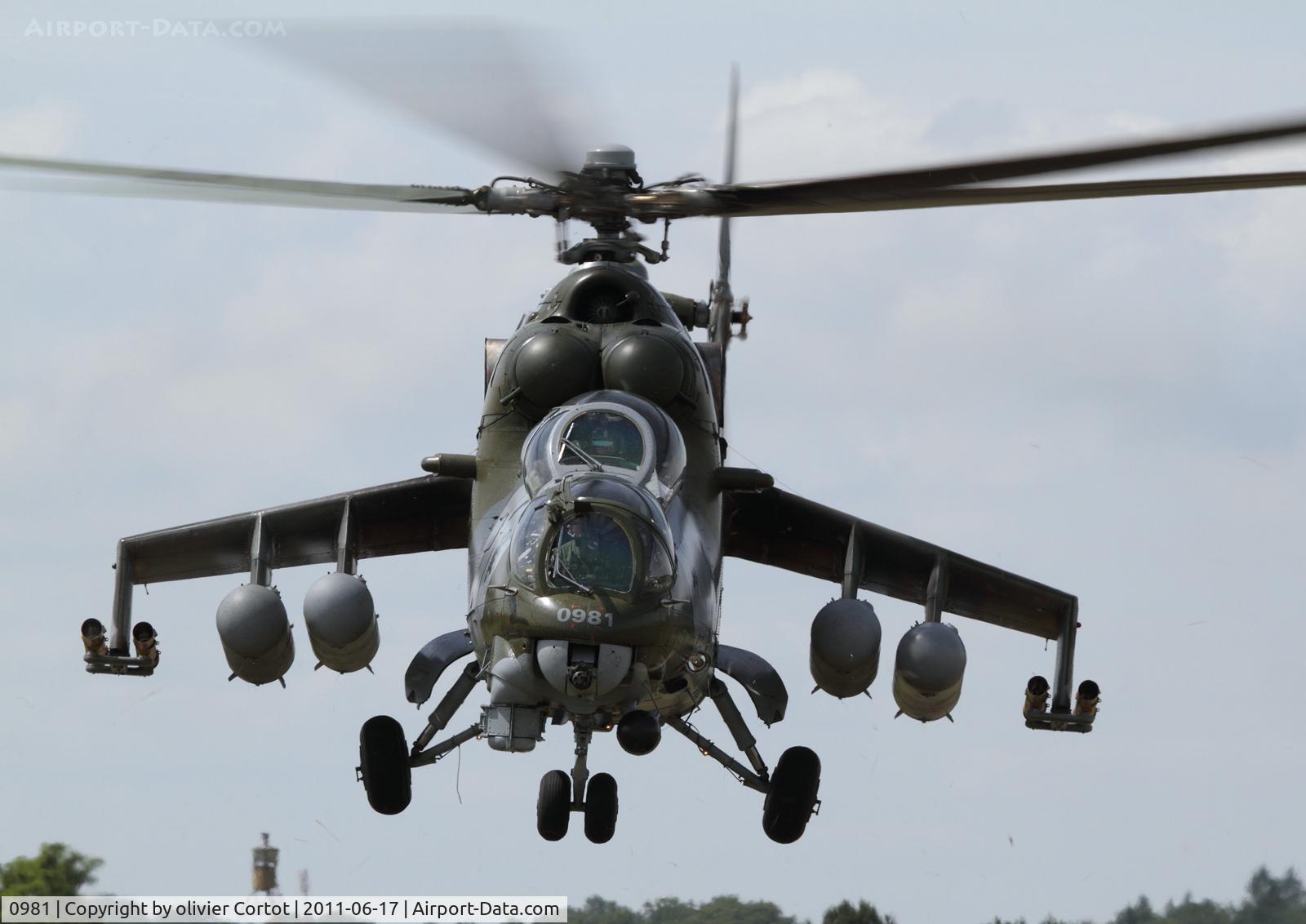 0981, Mil Mi-24V C/N 220981, Full face ! Saint dizier 2011