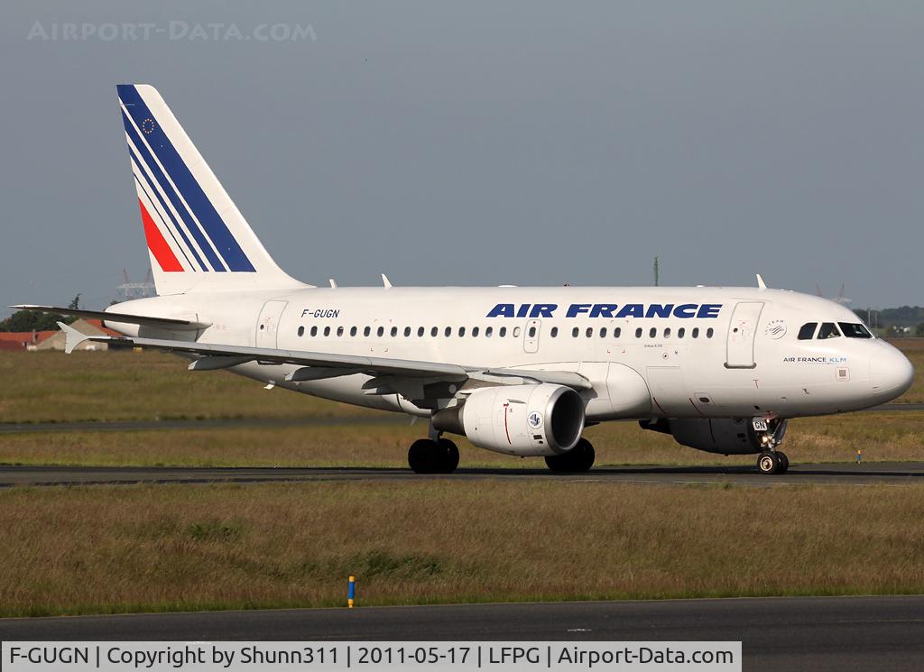 F-GUGN, 2006 Airbus A318-111 C/N 2918, Taxiing to the Terminal...