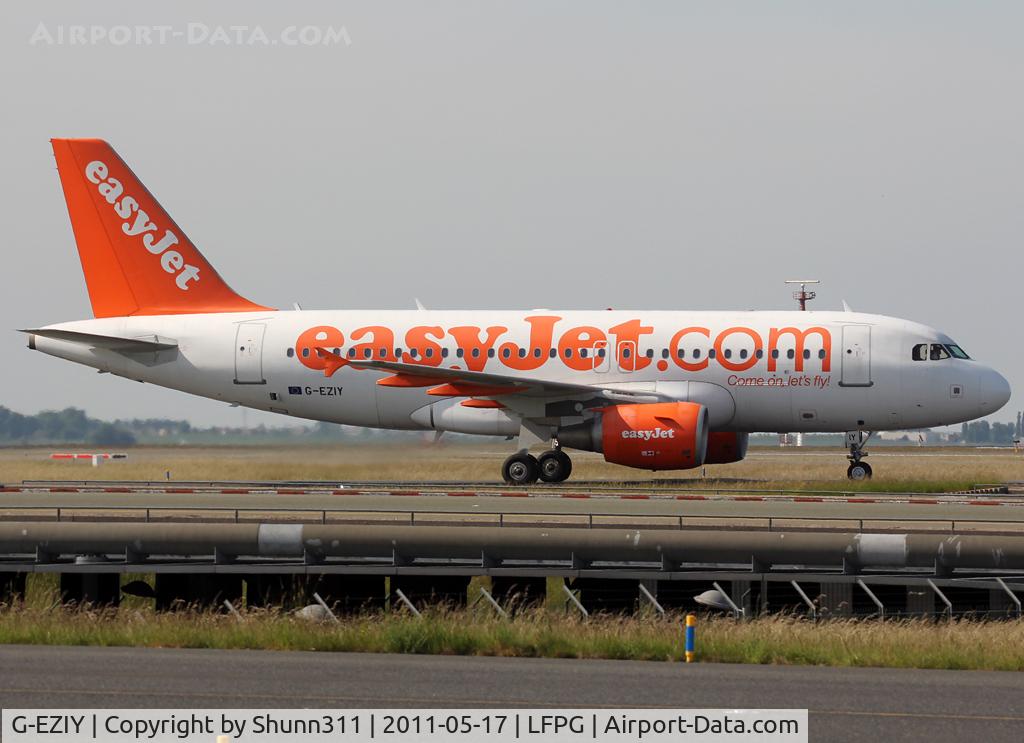 G-EZIY, 2005 Airbus A319-111 C/N 2636, Taxiing to the Terminal...