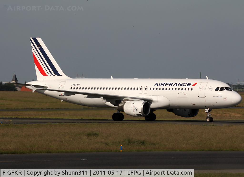 F-GFKR, 1991 Airbus A320-211 C/N 0186, Taxiing to the Terminal... new c/s...