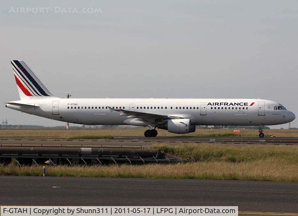 F-GTAH, 1999 Airbus A321-211 C/N 1133, Taxiing to the Terminal... new c/s...