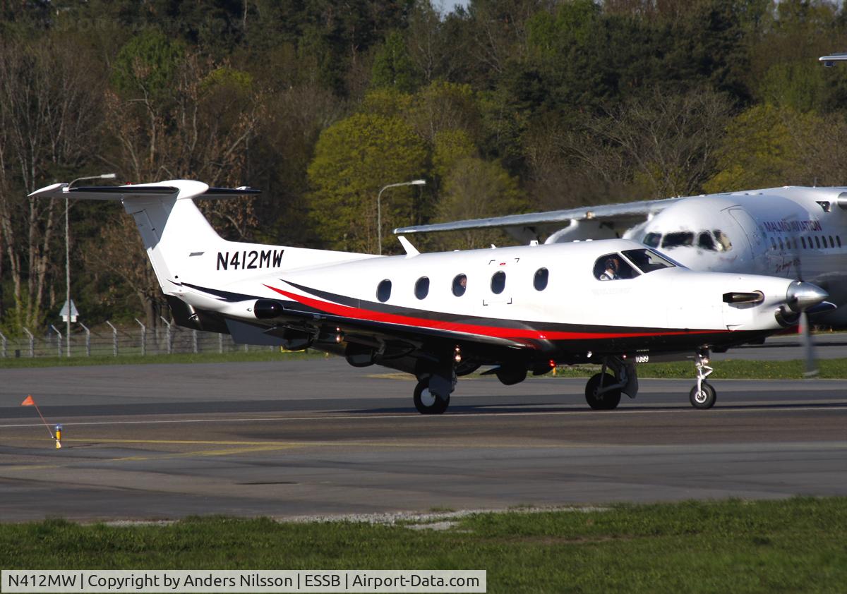 N412MW, 2008 Pilatus PC-12/47E C/N 1099, Lining up runway 12.