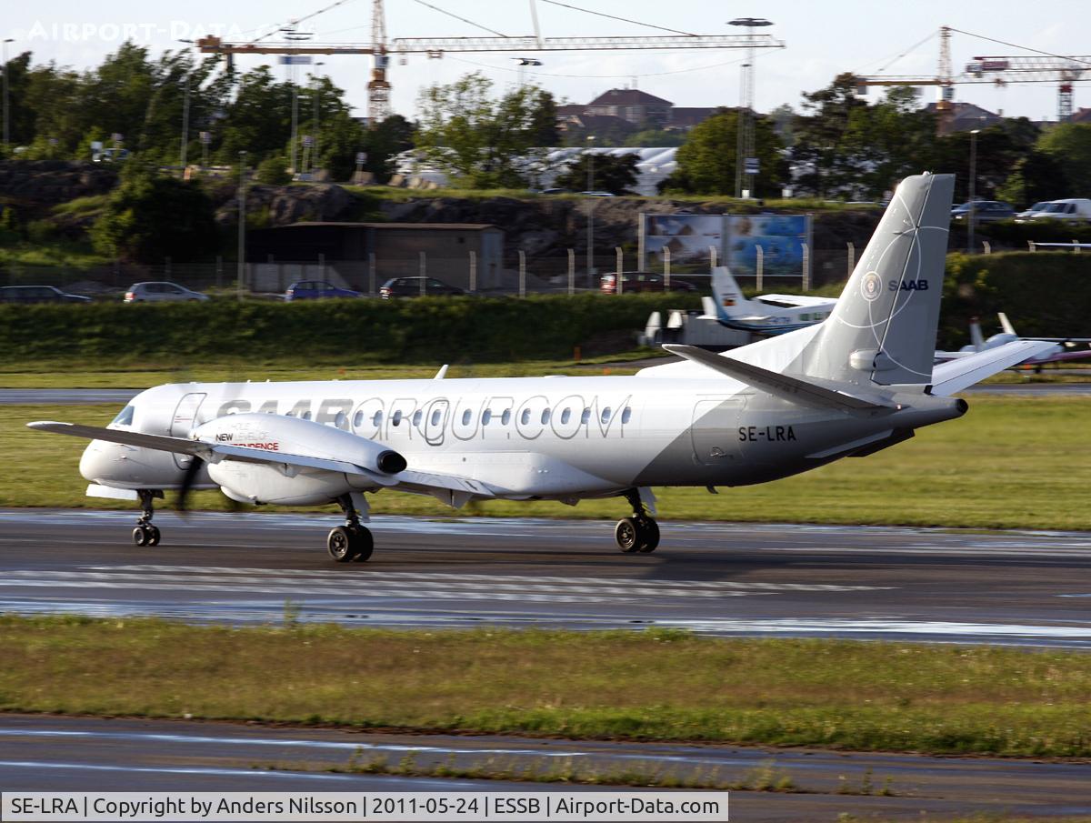SE-LRA, 1995 Saab 2000 C/N 2000-014, Taking off runway 30 after rain.