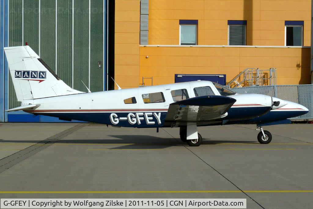 G-GFEY, 1978 Piper PA-34-200T Seneca II C/N 34-7870343, visitor