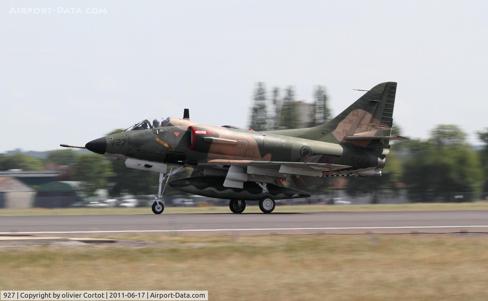 927, Douglas A-4SU Skyhawk C/N 12543, A-4SU landing at Saint Dizier
