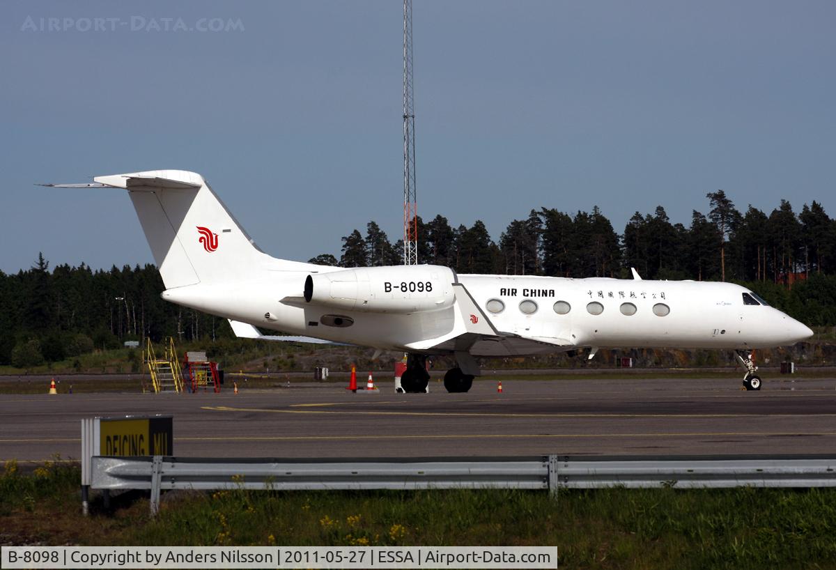 B-8098, 2007 Gulfstream Aerospace GIV-X (G450) C/N 4076, Parked at ramp M.