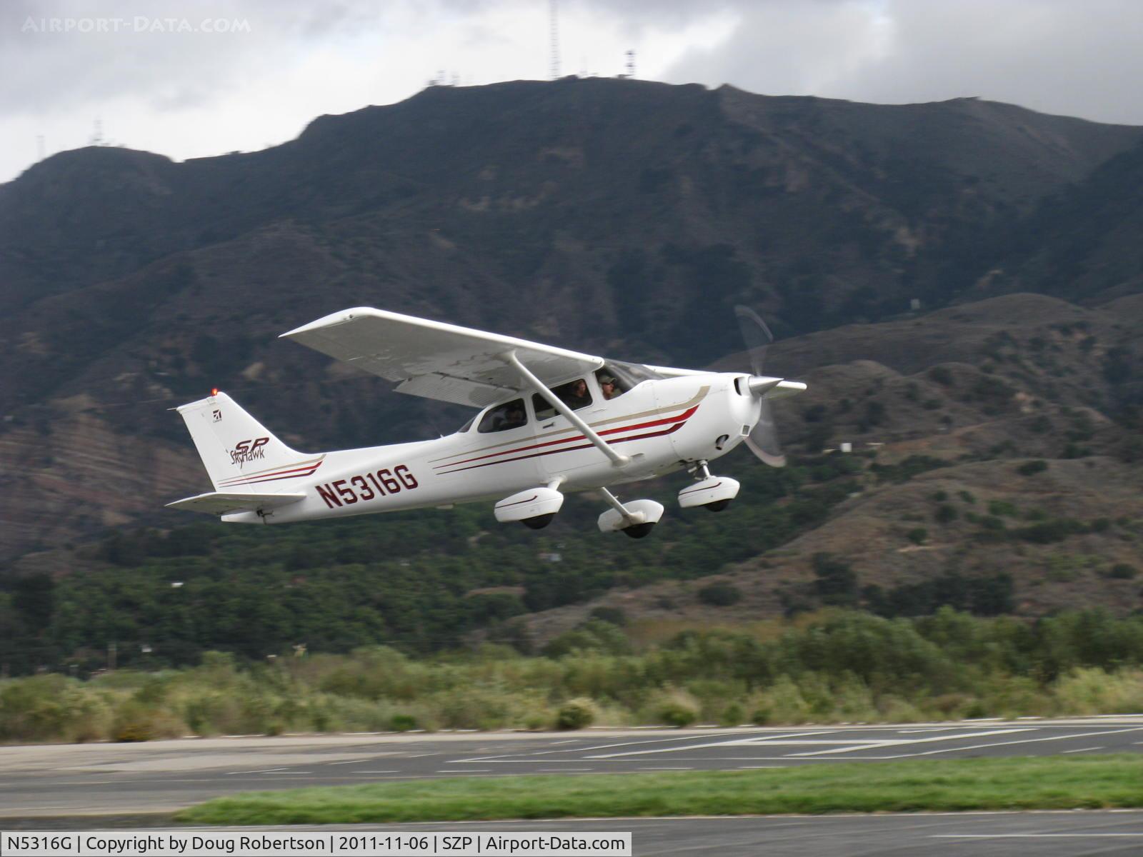 N5316G, Cessna 172S C/N 172S9294, 2005 Cessna 172S SKYHAWK SP, Lycoming IO-360-L2A 180 Hp, takeoff climb Rwy 22