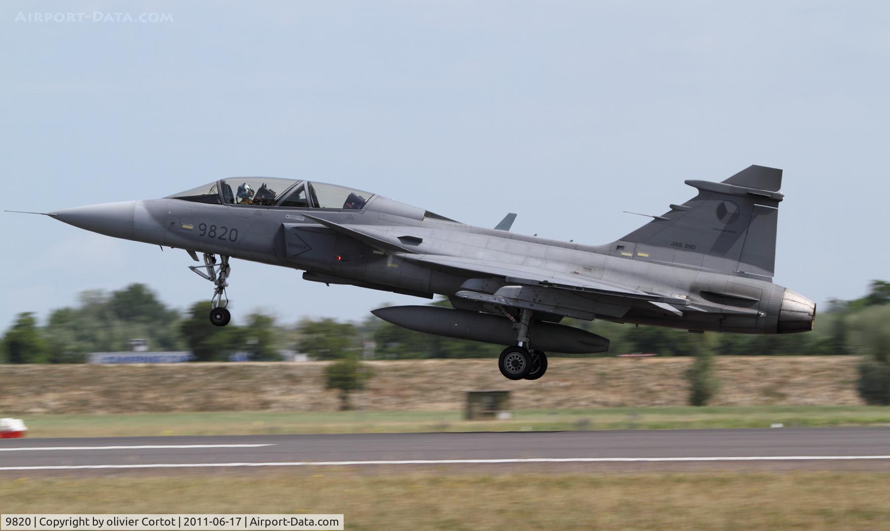 9820, 2005 Saab JAS-39D Gripen C/N 39820, Landing at Saint Dizier french AFB