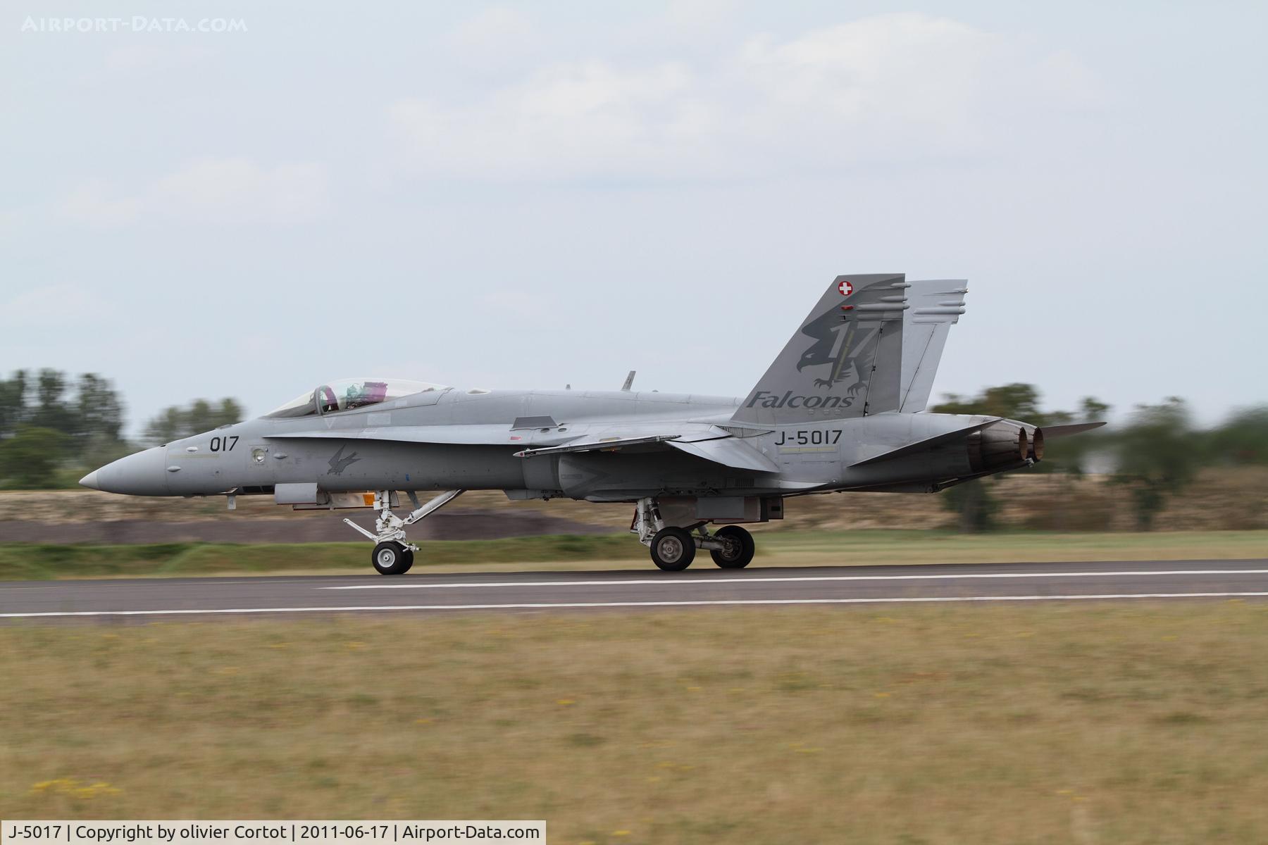 J-5017, McDonnell Douglas F/A-18C Hornet C/N 1365/SFC017, Landing at Saint Dizier