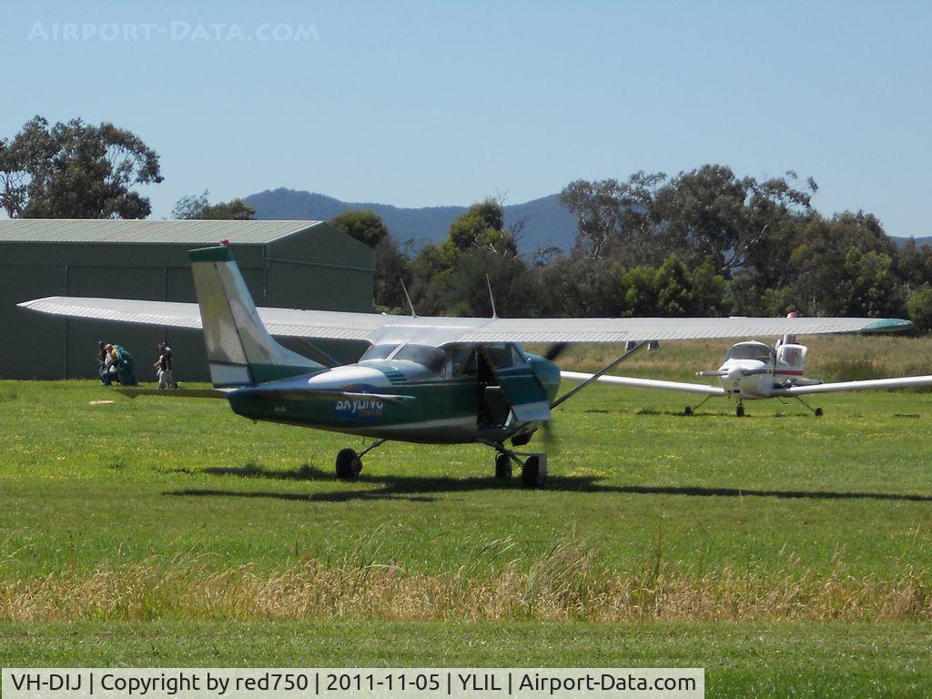 VH-DIJ, 1963 Cessna 182F Skylane C/N 18254959, Melbourne Skydive Centre's Cessna 182F VH-DIJ at Lilydale