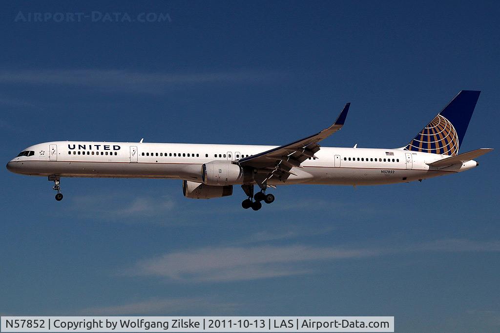 N57852, 2001 Boeing 757-324 C/N 32811, visitor