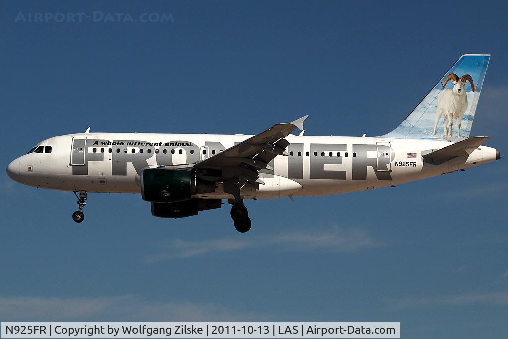 N925FR, 2004 Airbus A319-111 C/N 2103, visitor