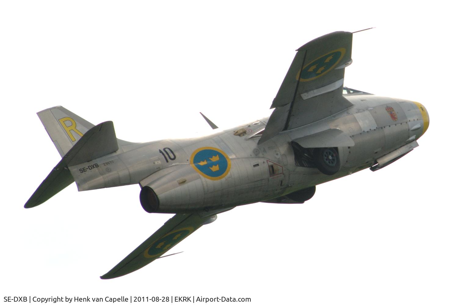 SE-DXB, 1955 Saab J-29F Tunnan C/N 29670, Sporty take of of the Saab Tunnan during the 2011 air show at Roskilde airport.