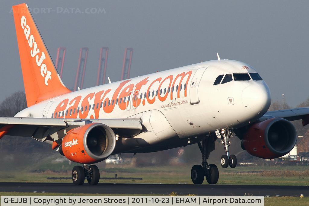 G-EJJB, 2004 Airbus A319-111 C/N 2380, arrival rwy 18L