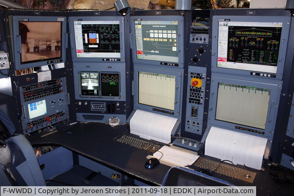 F-WWDD, 2005 Airbus A380-861 C/N 004, pilots test panel in the middle of the aircraft