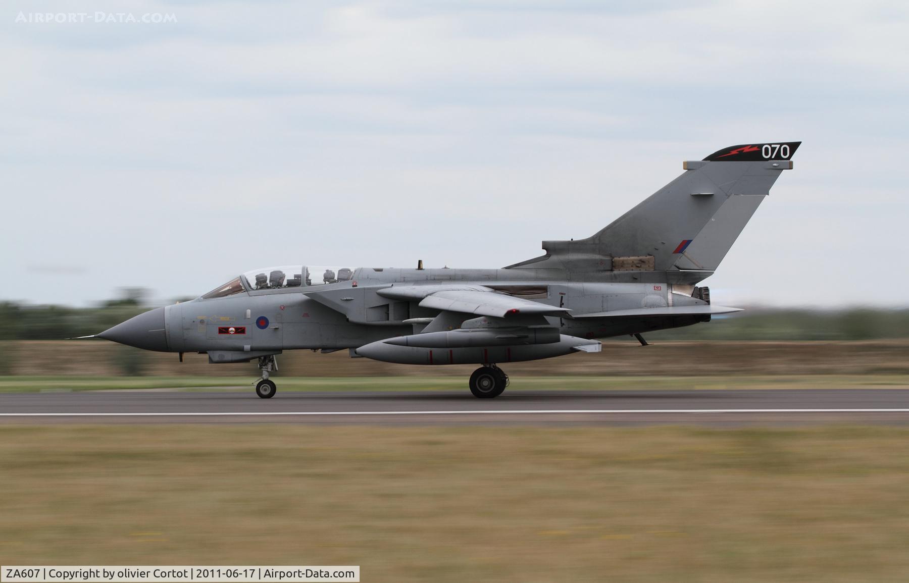 ZA607, 1982 Panavia Tornado GR.4 C/N 138/BS044/3071, profile view, Tornado taking off