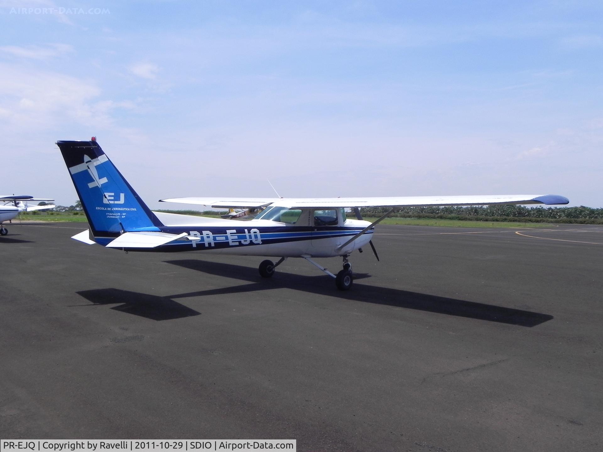 PR-EJQ, Cessna 152 II C/N 15285286, EJQ after an instruction flight at Itápolis (SDIO).