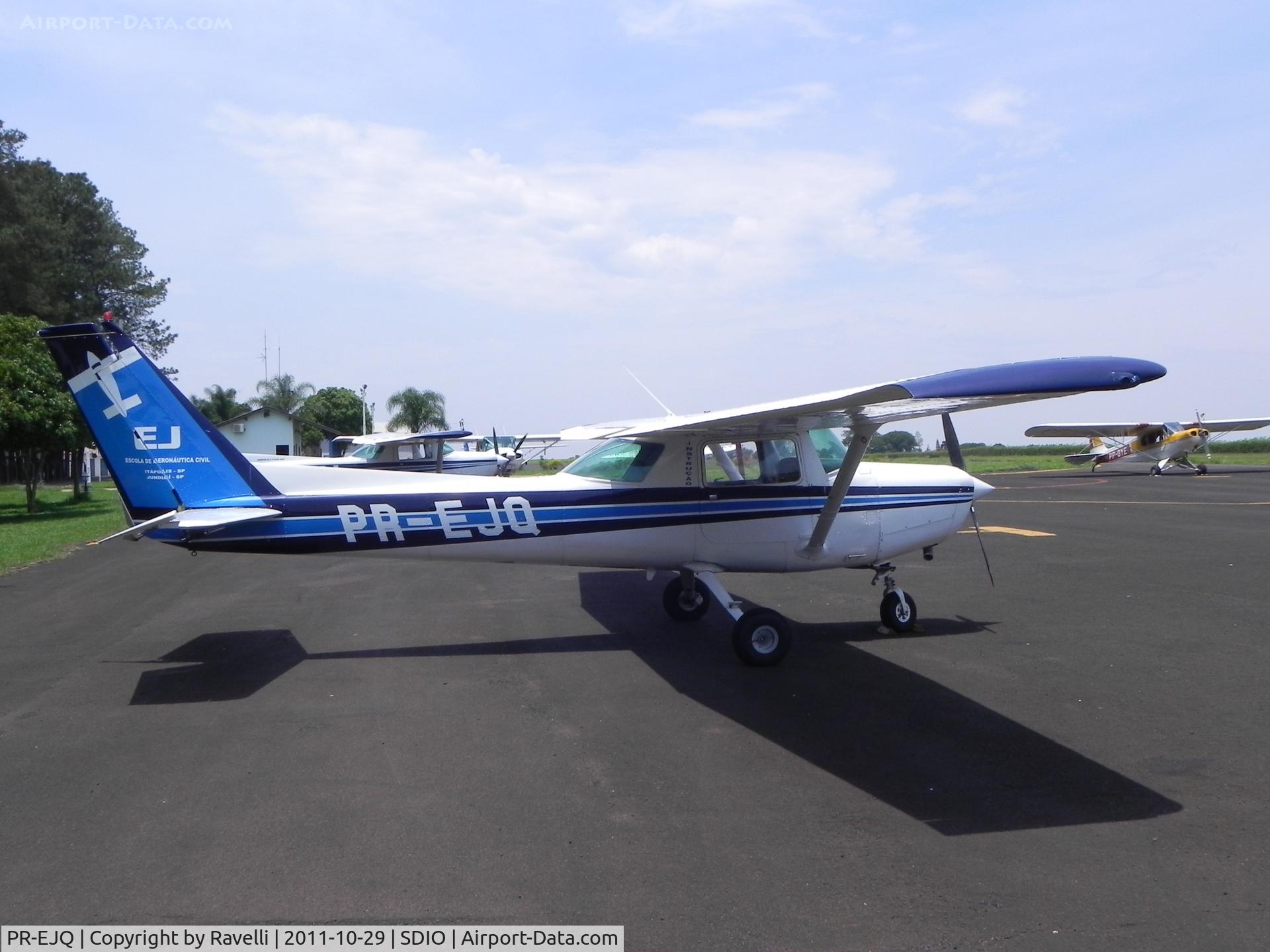 PR-EJQ, Cessna 152 II C/N 15285286, EJQ resting a bit after an instruction flight at Itápolis, Brazil.