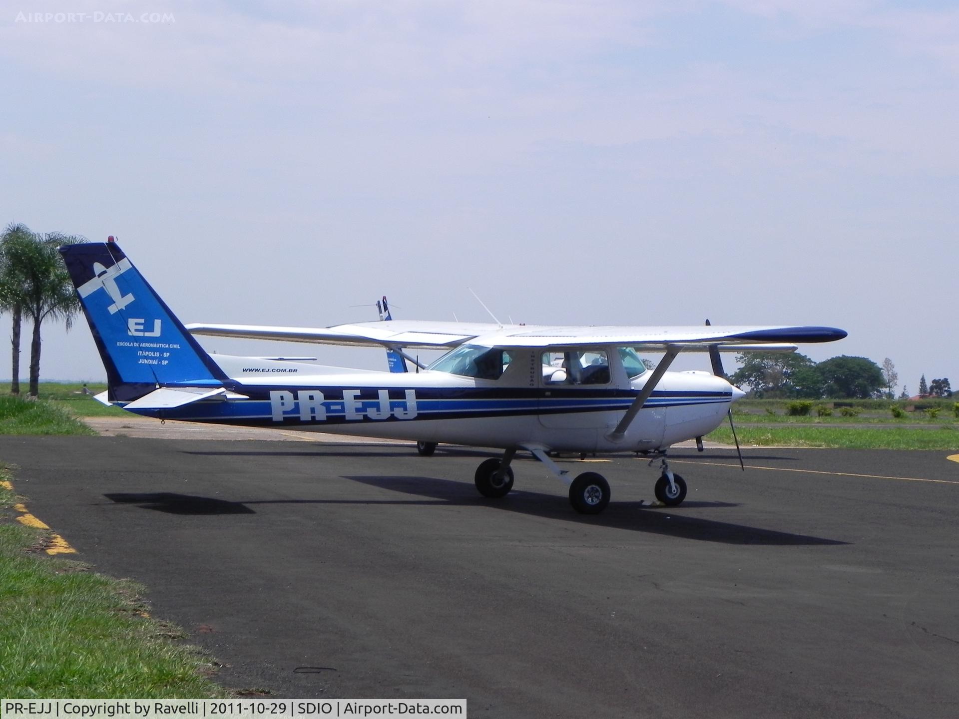 PR-EJJ, 1979 Cessna 152 II C/N 15283606, EJJ waiting for its next instruction flight at Itápolis.
