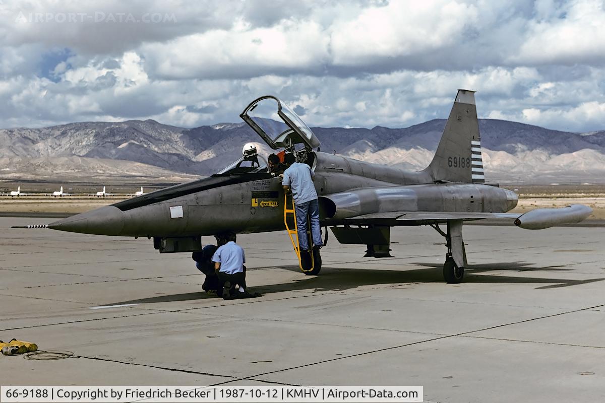 66-9188, 1966 Northrop F-5A Freedom Fighter C/N N.6292, preparing for a test flight