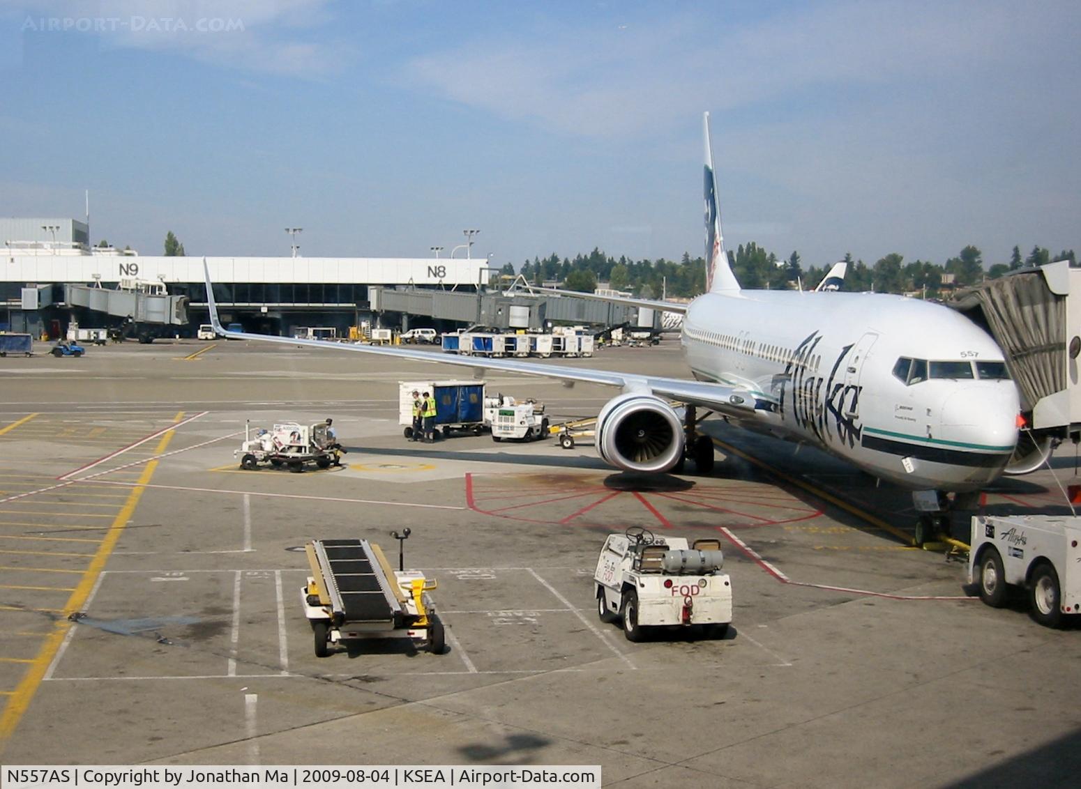 N557AS, 2006 Boeing 737-890 C/N 35176, Alaska Airlines Boeing 737-890 at gate near North Satellite terminal